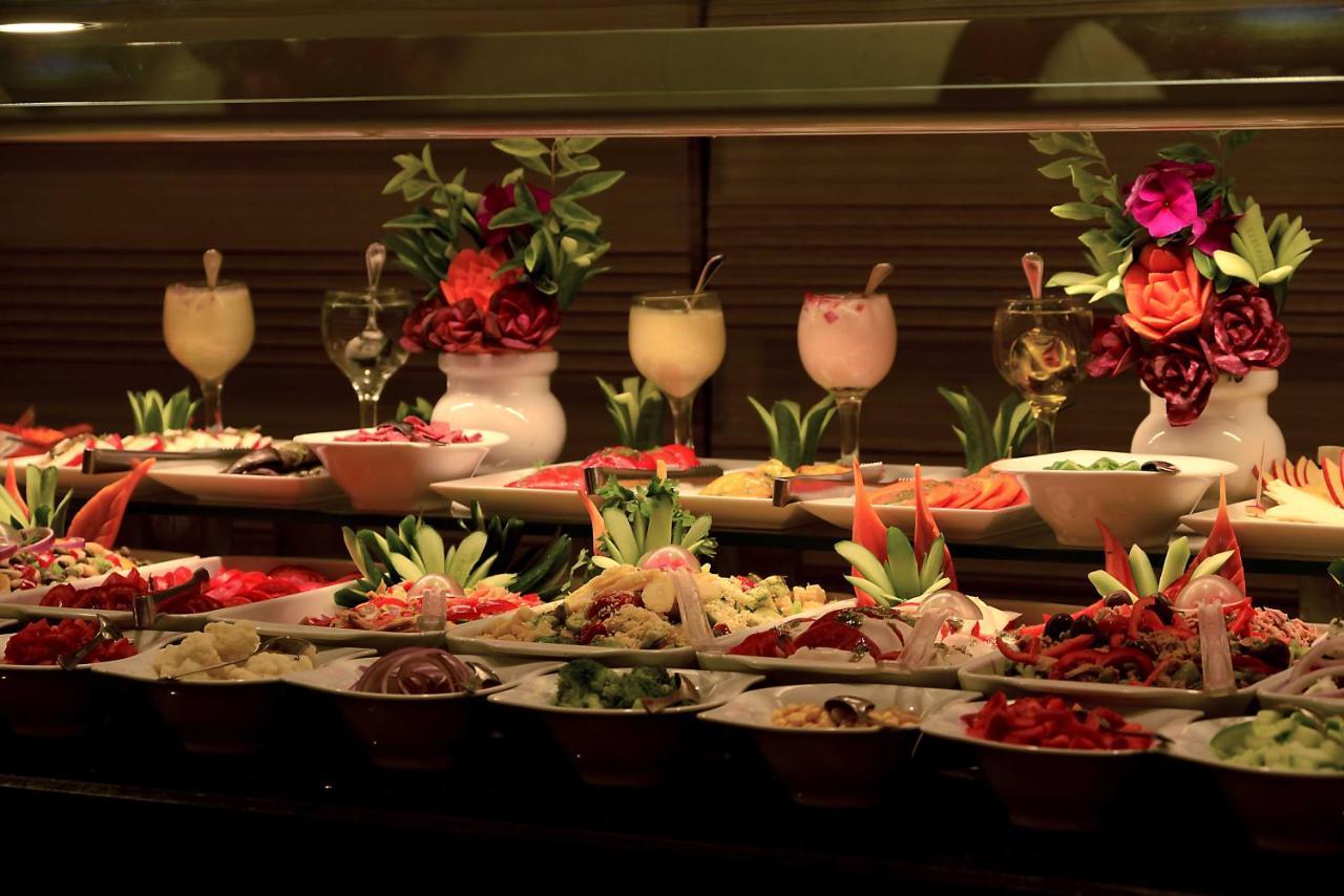 Pickalbatros Blu Spa Resort - Adults Friendly 16 Years Plus- Ultra All-Inclusive ฮูร์กาดา ภายนอก รูปภาพ A salad bar